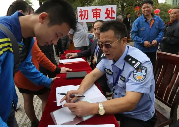 公务员里很吃香的岗位排行，待遇好又稳定，大学生不努力很难上岸