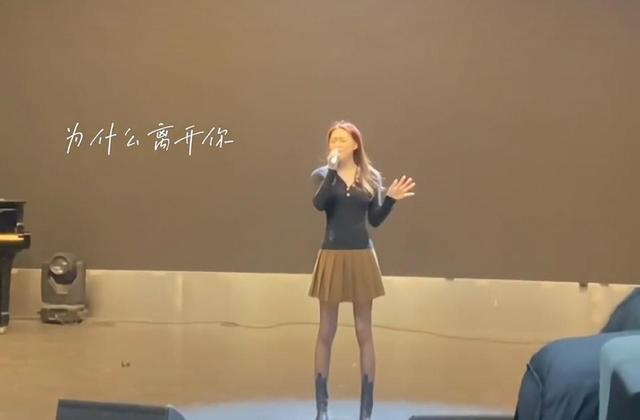 女大学生参加期末考试，一双“大长腿”十分抢镜，所学专业引热议