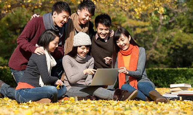 大学生化妆前后，效果堪比“整容”，网友：化完亲妈都认不出来了