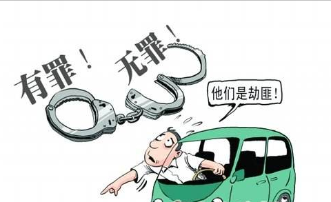 2004年，长沙出租车司机撞死抢劫自己的歹徒，被判3年半引发争议