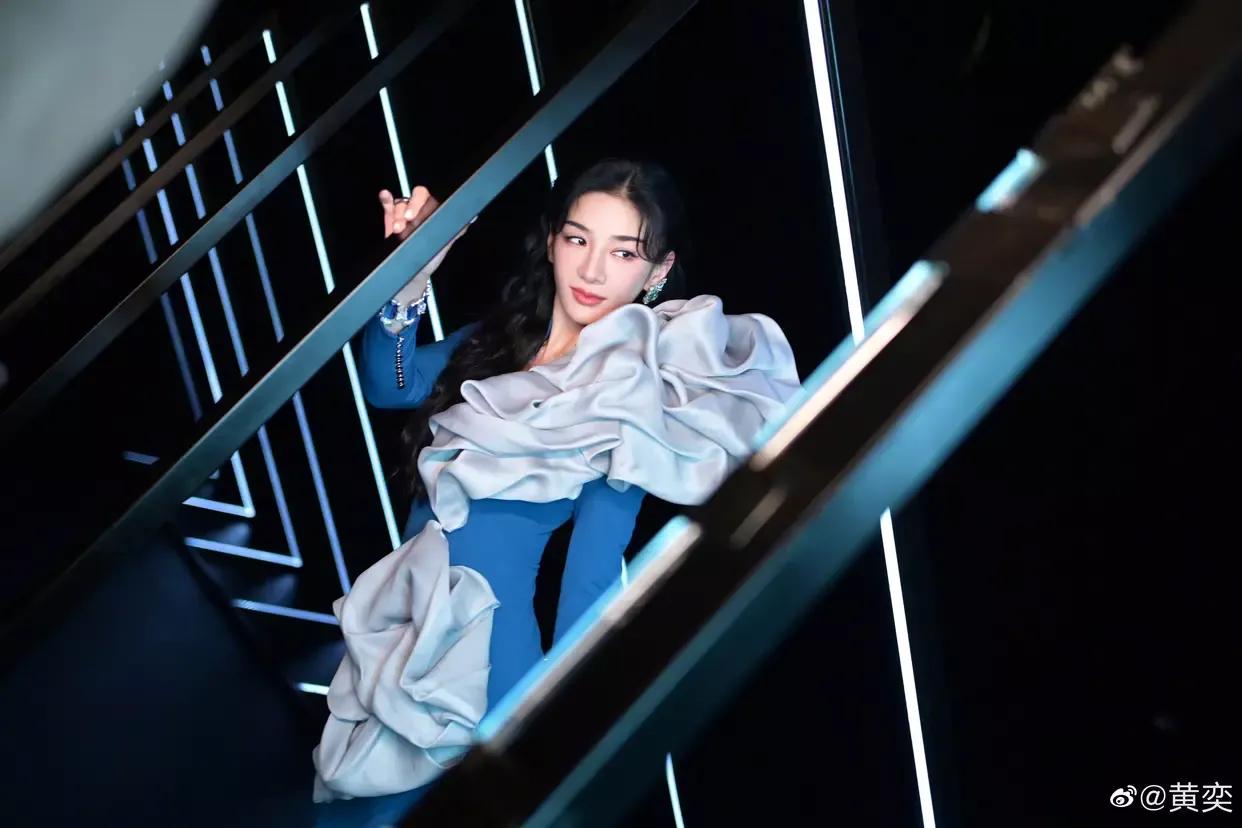 黄奕参加了《乘风破浪》之后，不仅变瘦了，也变美了