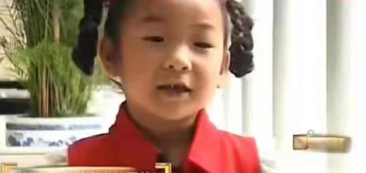 2009年，湖南女子生下重2斤“小猴子”，坐出租车被拒载：坐不下