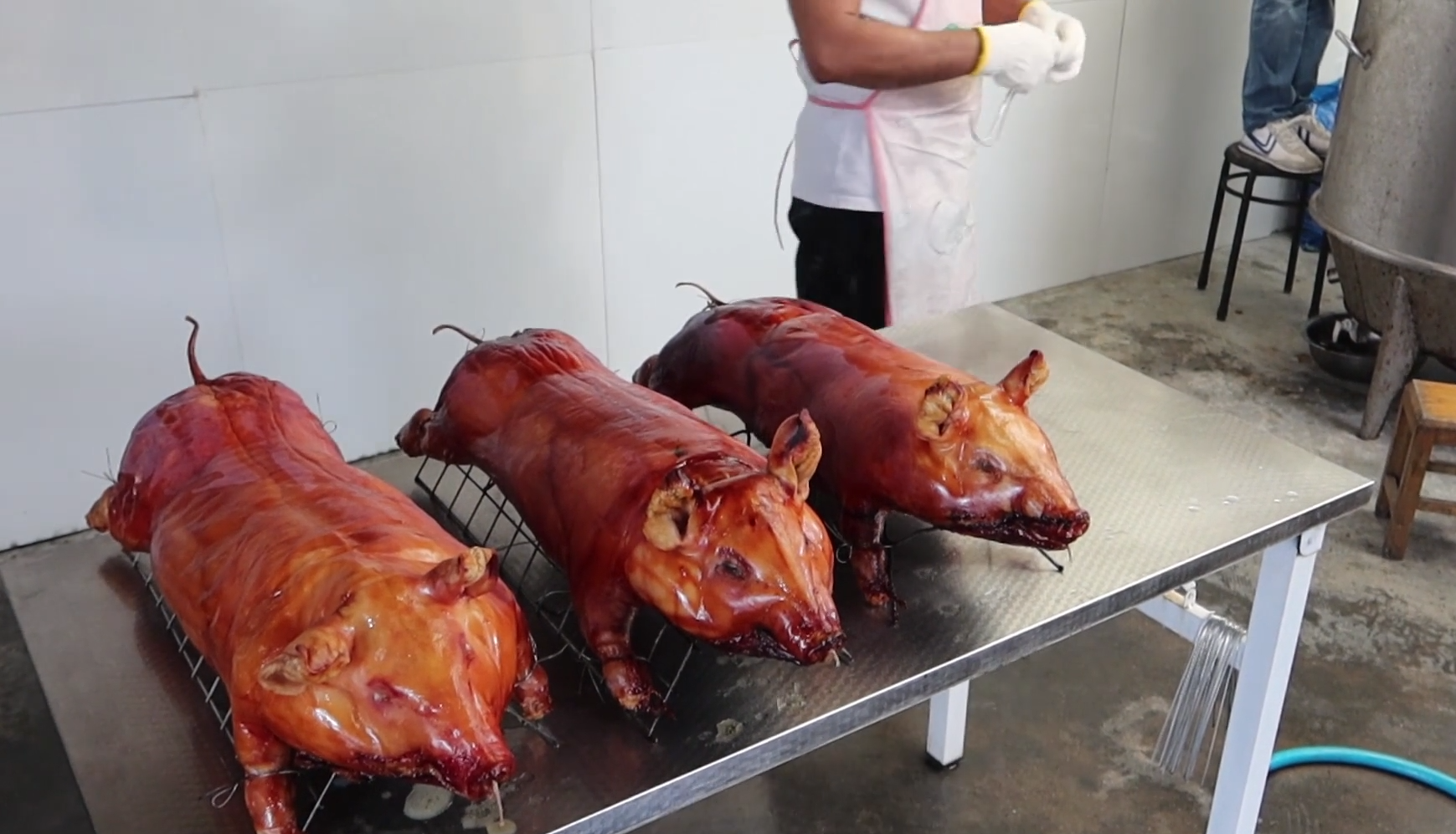山东大哥做全猪，一个280元只有14斤，每天按照预定做，霸气