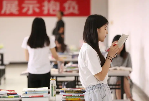 这些数据告诉你，读研究生3年，哪些专业对考公务员更有帮助？