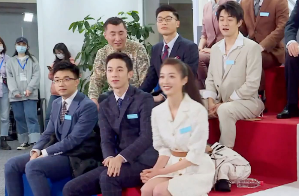 4名领诵员个个优秀，为啥唯独冯琳备受关注？杨澜一语道破玄机