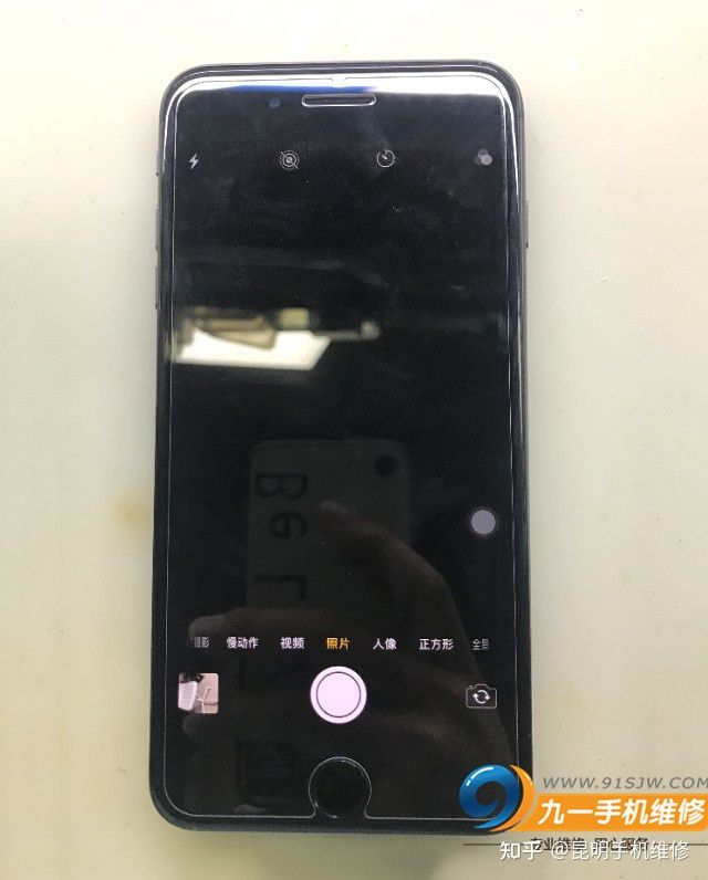 常见的苹果手机摄像头故障一般有以下几种情况:1,打开黑屏,手机闪光灯