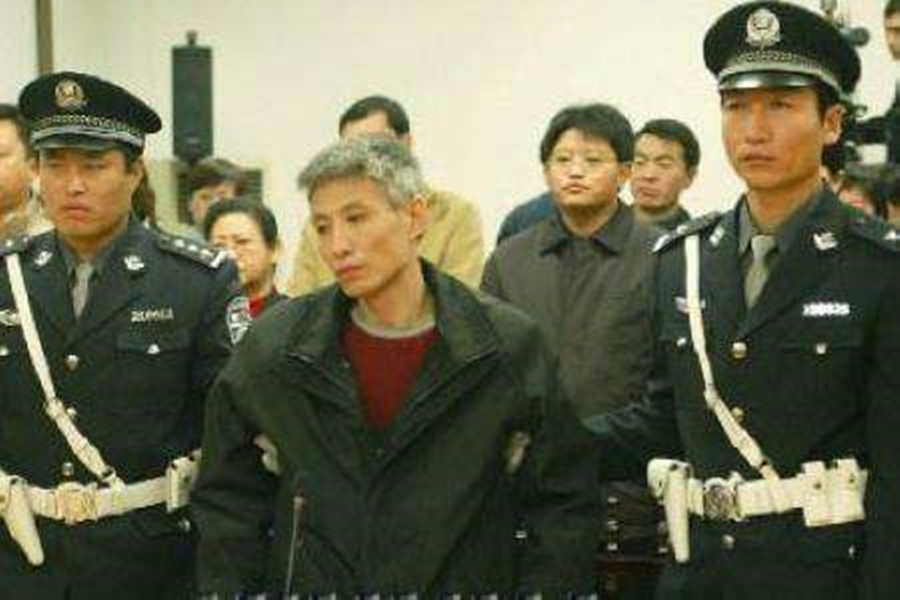 2003年，黑帮教父刘涌被执行死刑，为何提前在脚镣上塞上一元钱？