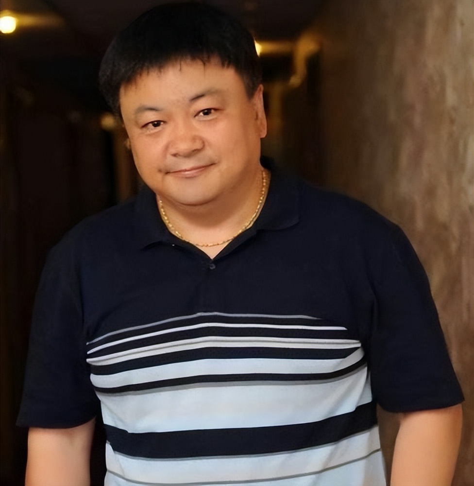 洪剑涛：与初恋结婚，姐弟恋也很甜蜜，如今儿子是他的骄傲