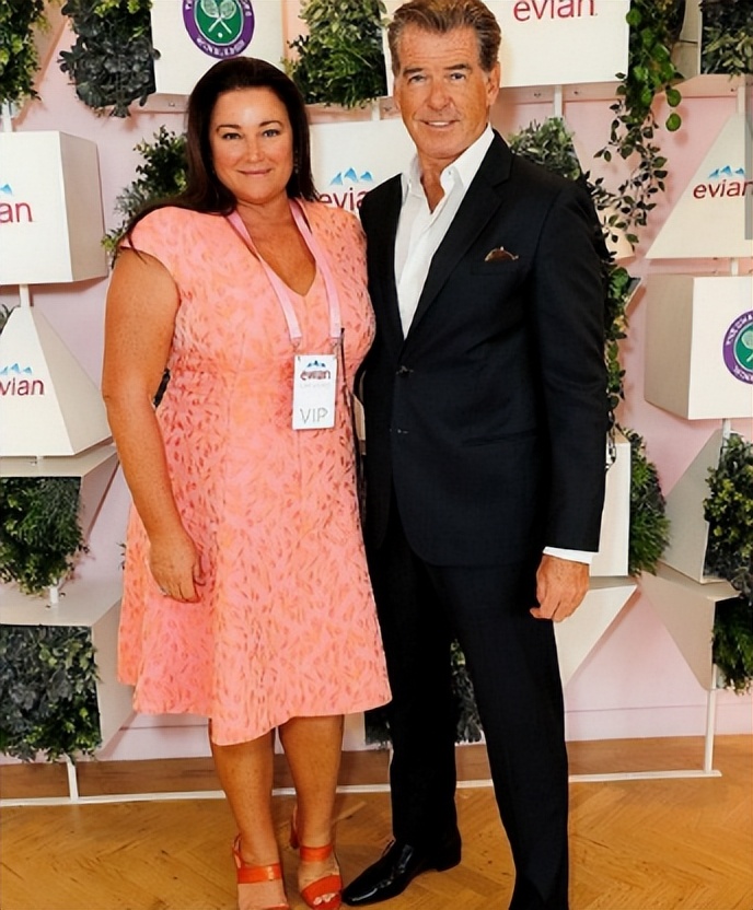 “最帅007”布鲁斯南：妻子从窈窕佳人胖到260斤，他28年宠爱不变