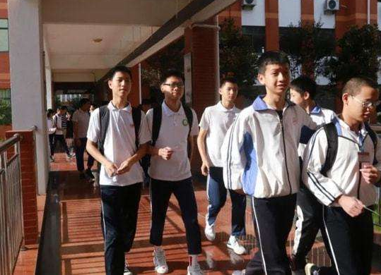 高考录取率高达90%，高中生却依旧“压力山大”，4点原因揭露真相