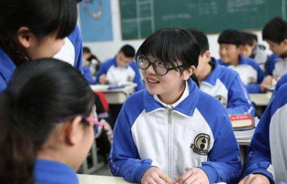 双减后的第一个寒假，学校要求学生签不补课承诺书，家长：难为人