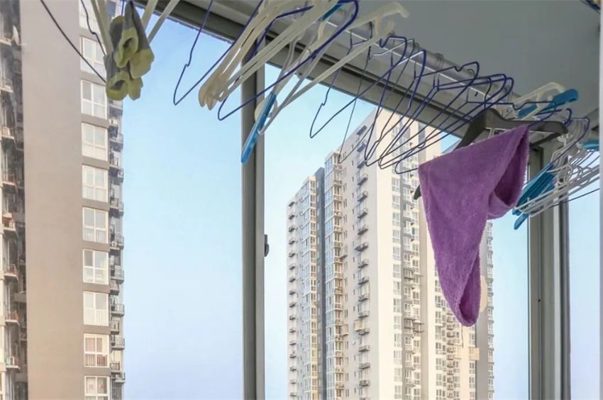 新房入住后才发现，阳台坚持“8不装”，用起来是真爽