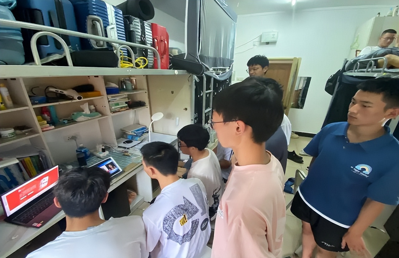 江苏大学通报：36名同学因私自出校受到处分，大概率影响之后考公