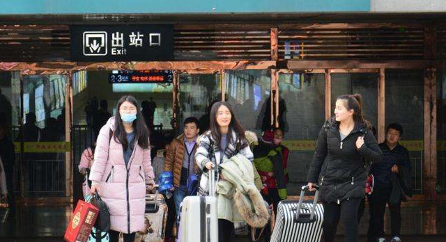 江苏当地再发通知！高校假期将一律延长，学生看完有些担忧