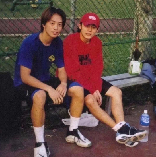 周杰伦成全村希望？回顾他的4段恋情，便知什么是分手见人品