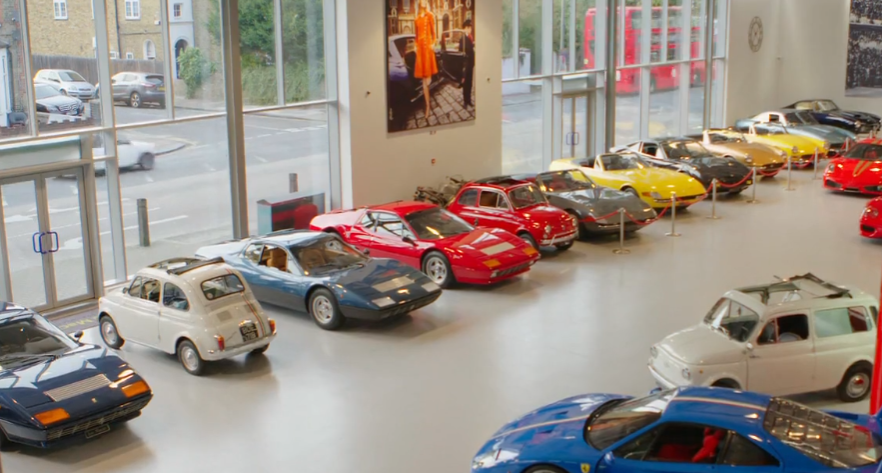 富豪孩子的玩具有多贵?一匹木马100万,一辆玩具车26万