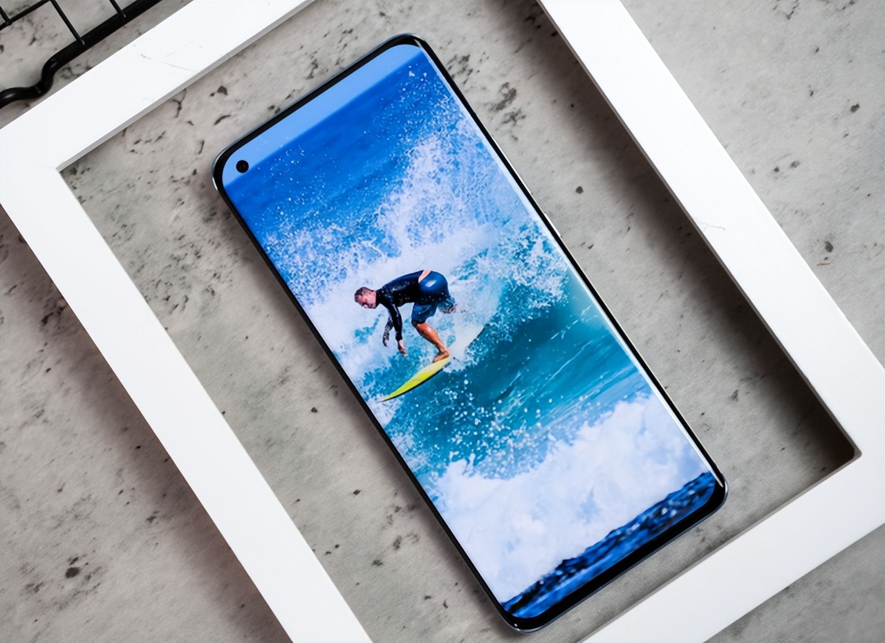 从4699元跌至2299元，12GB+256GB，2K四曲面屏旗舰“5折”便宜卖