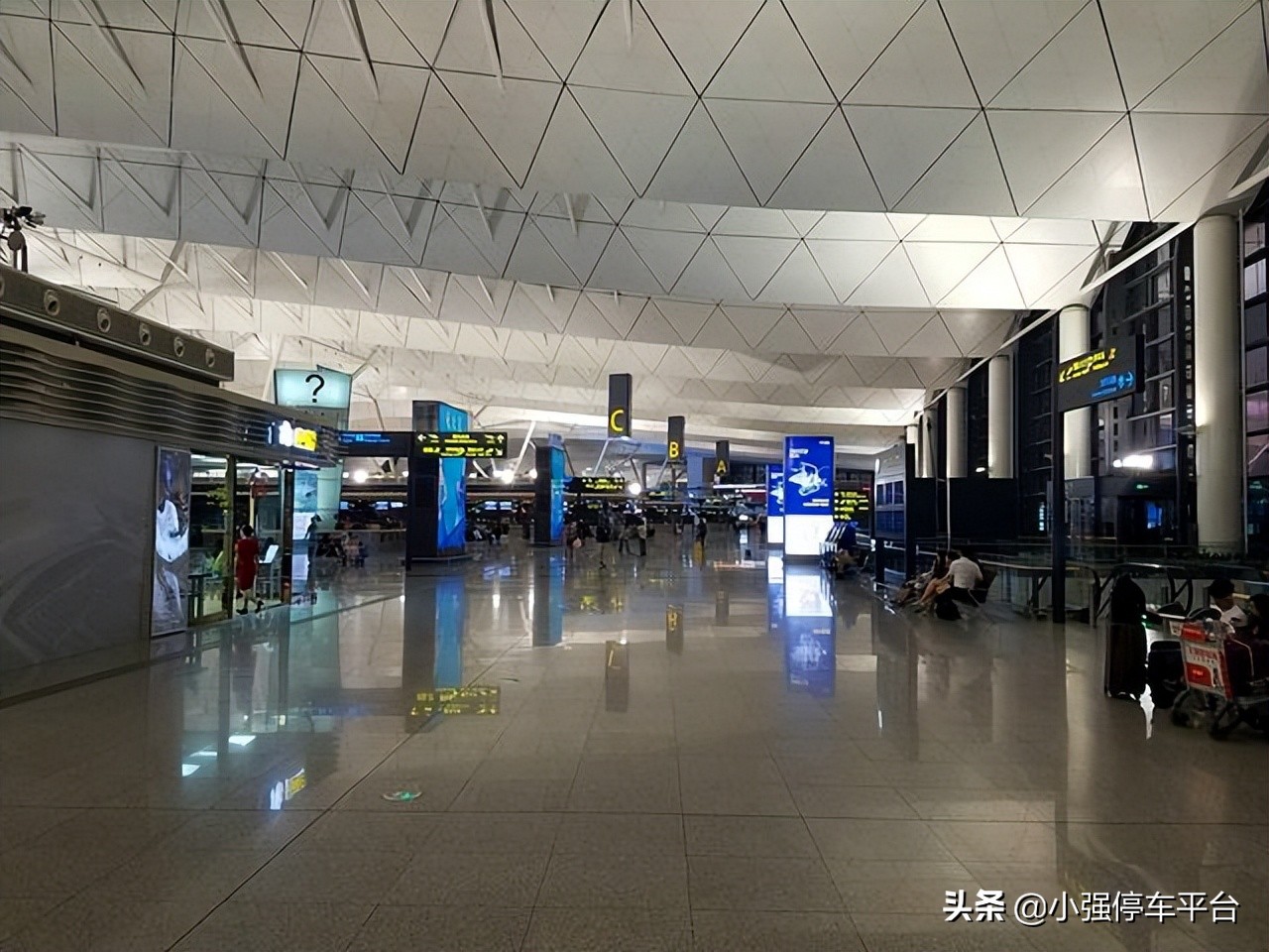 沈阳桃仙机场停车费一天一夜多少钱,桃仙机场停车场收费标准2022