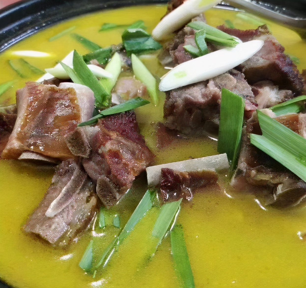 烟熏排骨怎么做好吃（4步学做风味十足的烟熏腊排骨）