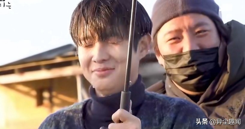 韩剧高甜吻戏幕后！《僵尸校园》班长秀赫吻17次