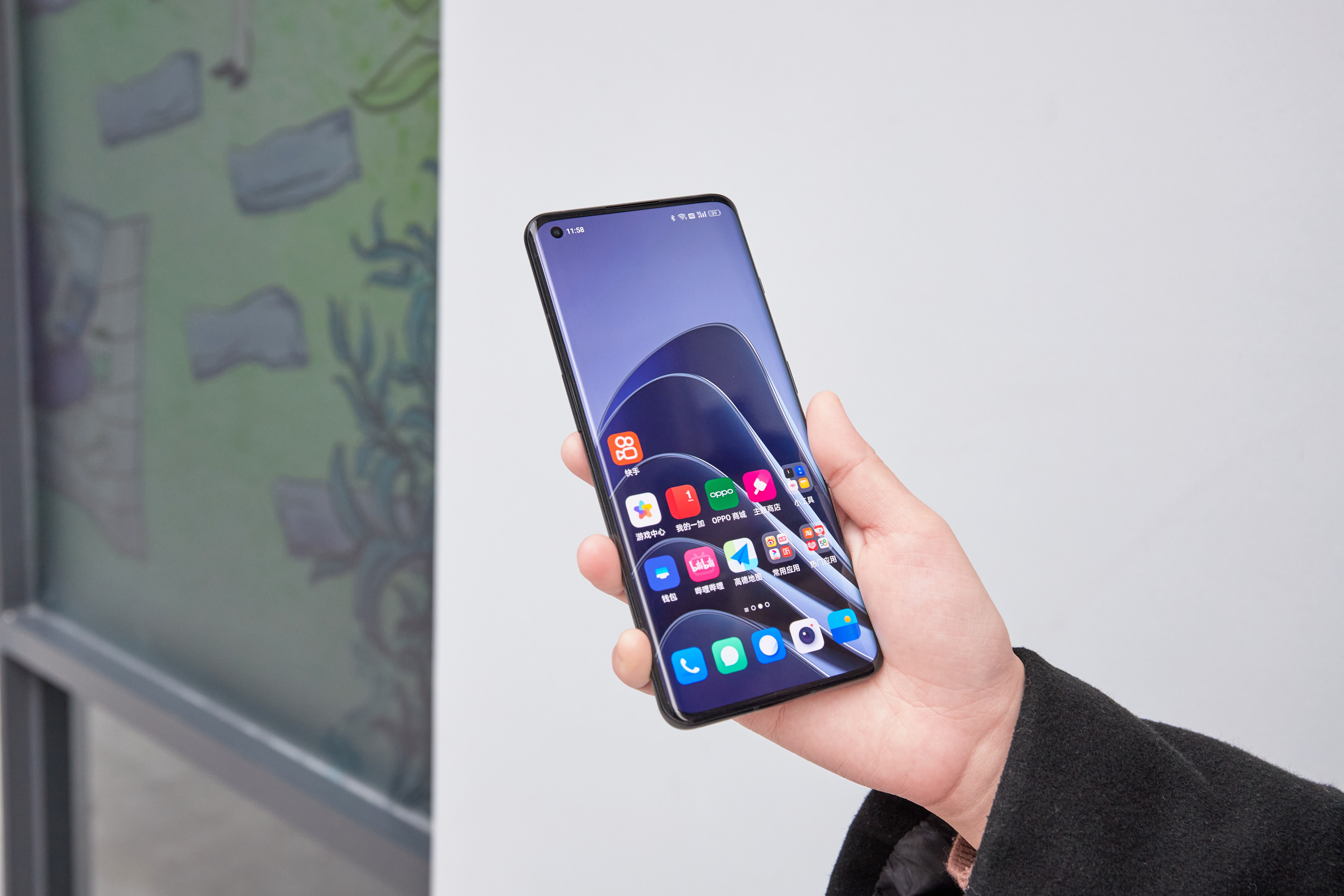 手机屏幕材质排行榜：OLED、LCD、Mini LED等材质对比，调校水平决定最终显示效果