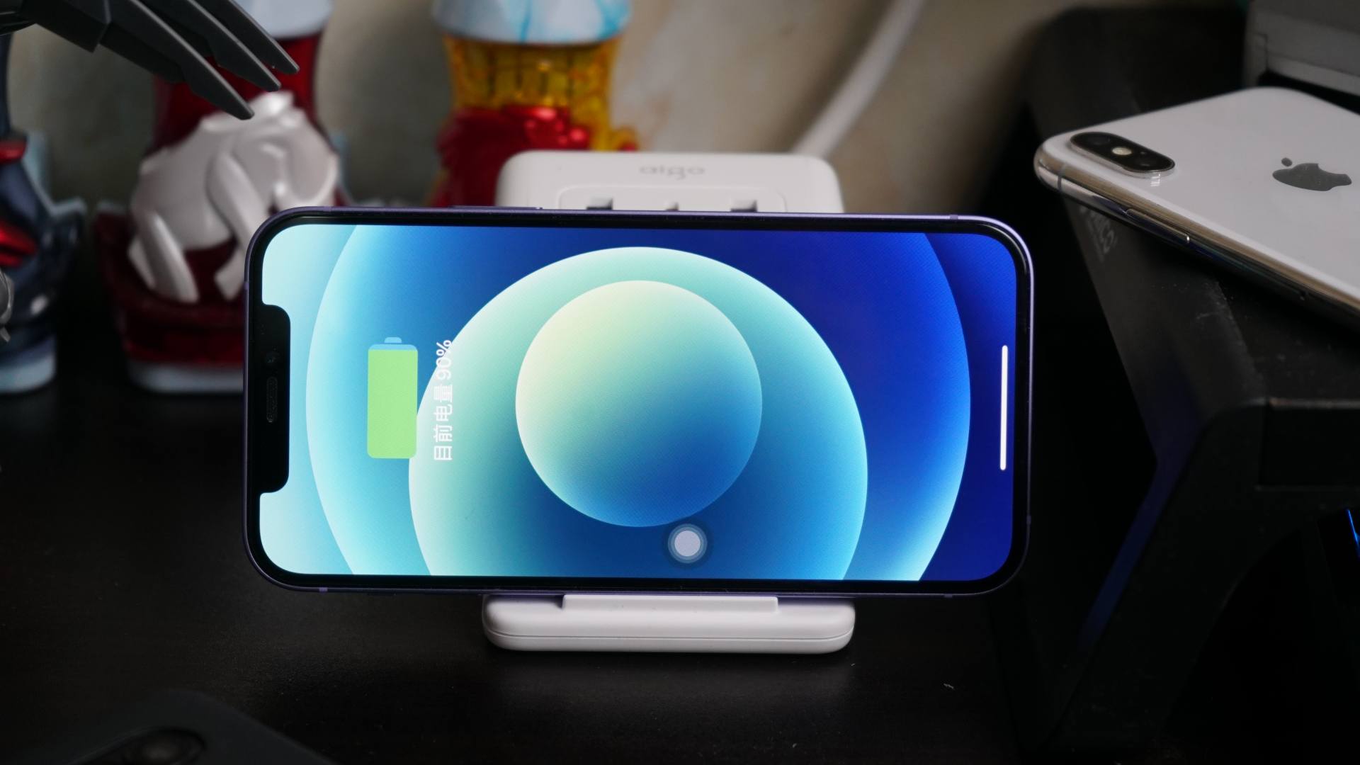 解放桌面杂乱充电，aigo小魔方 20W PD快充插座实现自由快充