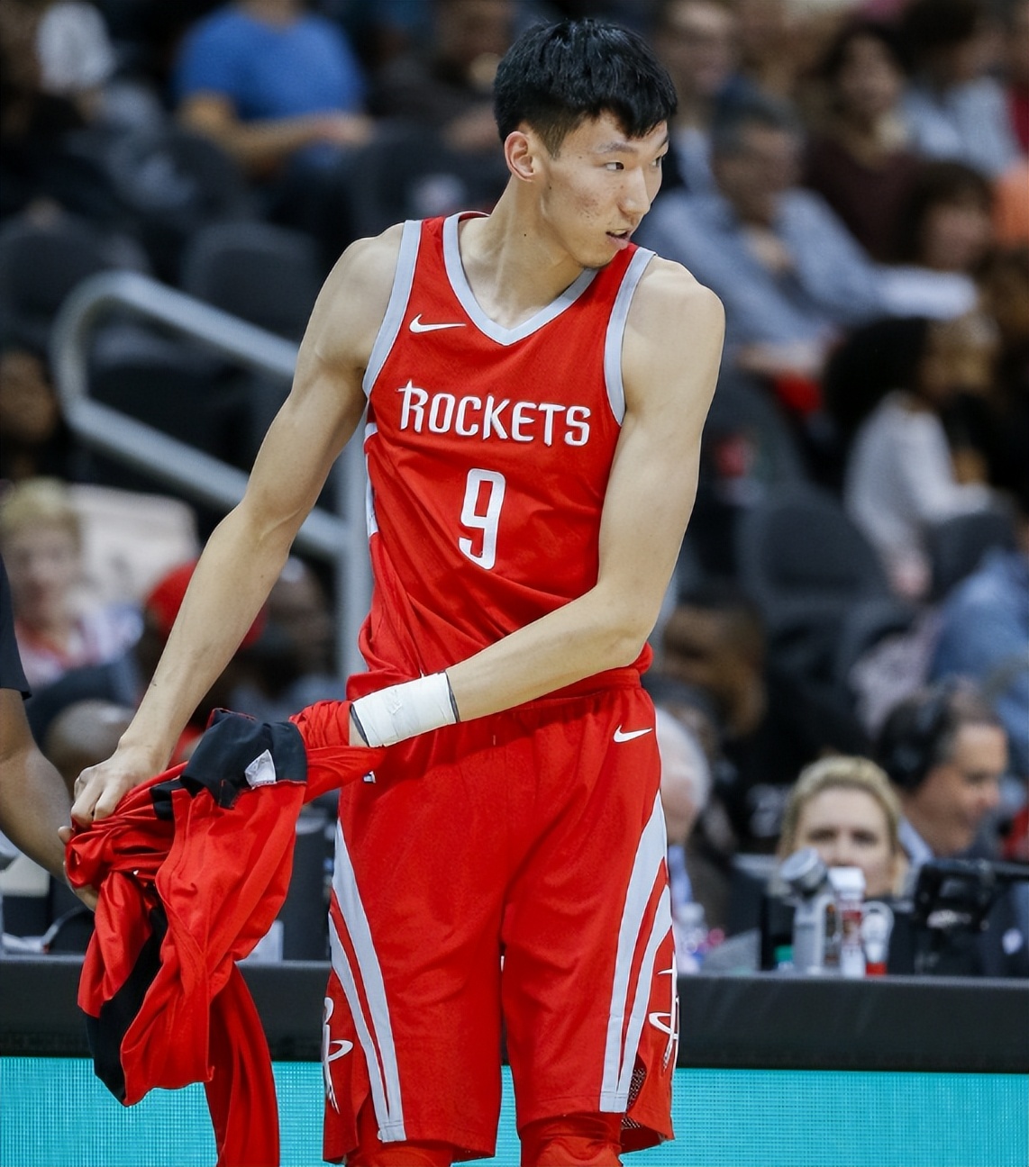 中国人有哪些人打过nba(我国6大球员在NBA最高得分：周琦6分 姚明成天花板)