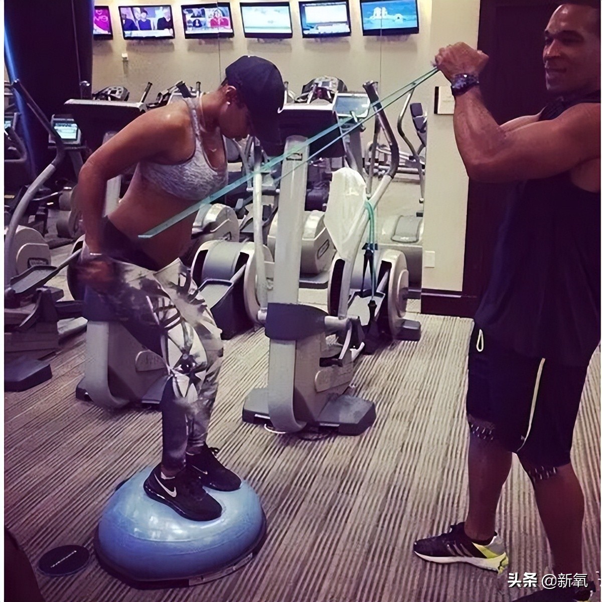 她区区路人脸却带球和男顶流官宣？！一扒背景发现男方属实高攀…