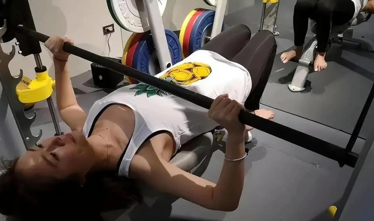 赵雅芝、陈数、殷桃等一众大龄女星，如何保持身材，做法值得学习