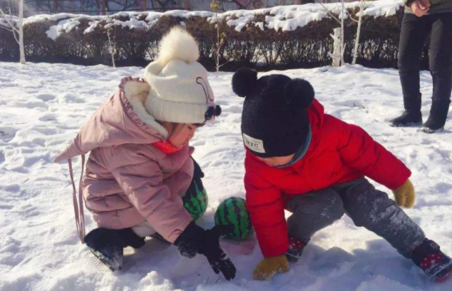 天气越来越冷，幼儿园学生集体“玩失踪”，请假理由逗笑网友