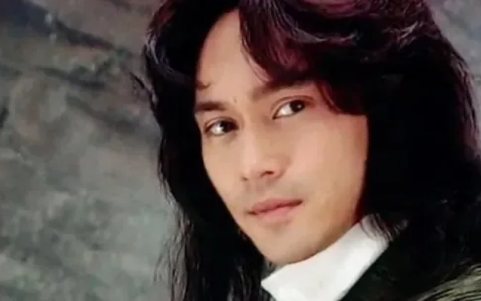 同为是“泡面头”，把张一山、肖战和张国荣放一起，差距就出来了