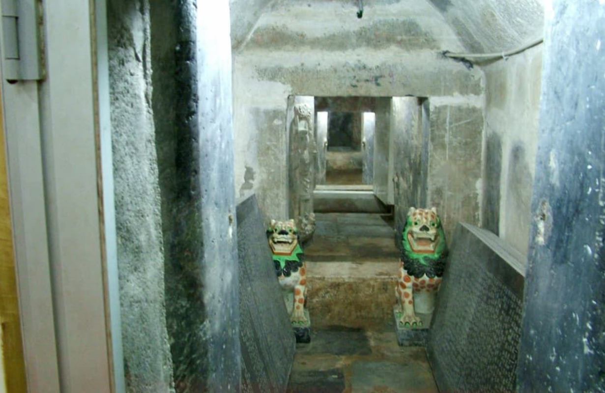 2000年,河南千年古刹挖出神秘地宫,打开发现一位高僧枯坐其中