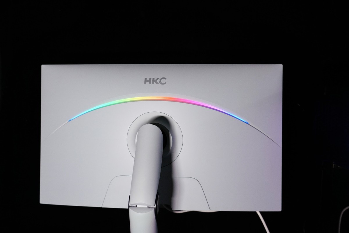 1999元超低价的MiniLED电竞显示器到底怎么样：HKC PG271Q上手实测