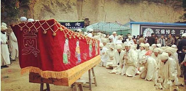 2019年陕西女子下葬12天遗体被盗，5名嫌犯：配阴婚卖给80岁老汉