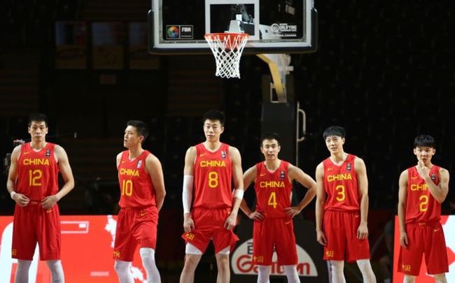 中国nba篮球运动员有哪些(盘点入选NBA的十大中国球员，胡卫东巴特尔威名依旧，姚明成传奇)