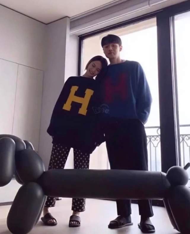 37岁杨丞琳晒时尚穿搭，身材绝美颜值养眼，腹肌马甲线抢镜十足