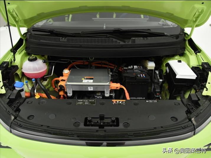 吉利纯电小型SUV几何E正式上市