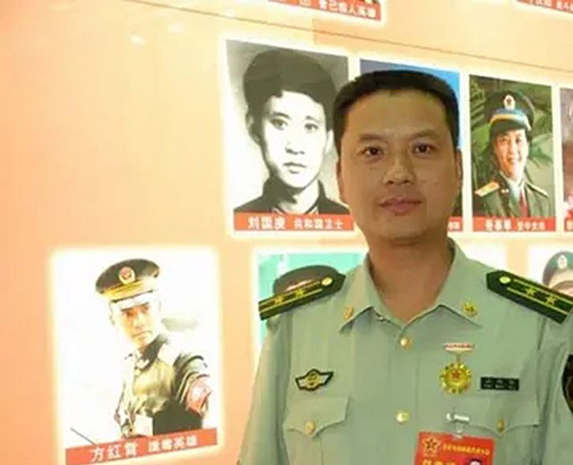 忠诚卫士方红霄：被毒贩视为克星，曾10秒制服劫匪，现已少将警衔