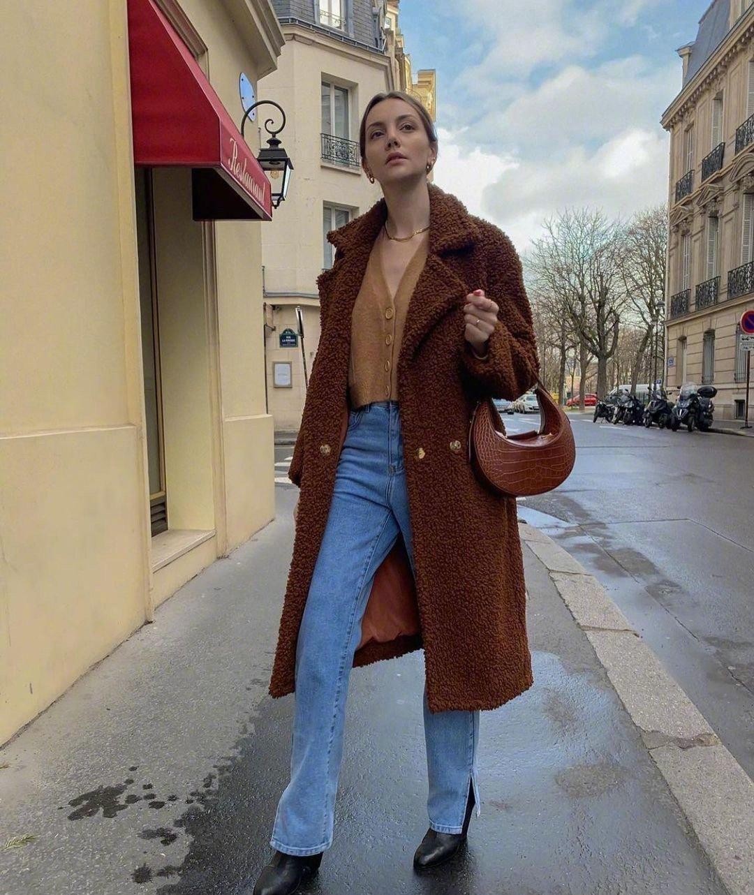 法国女人原来这么穿牛仔裤,每套搭配都很复古,美出高雅气质