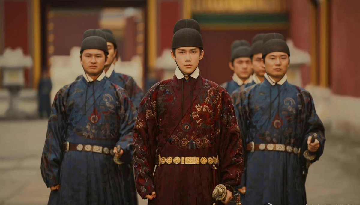 穿飞鱼服我只服这11位男星！穿上后个个化身为万人迷，霸气侧漏