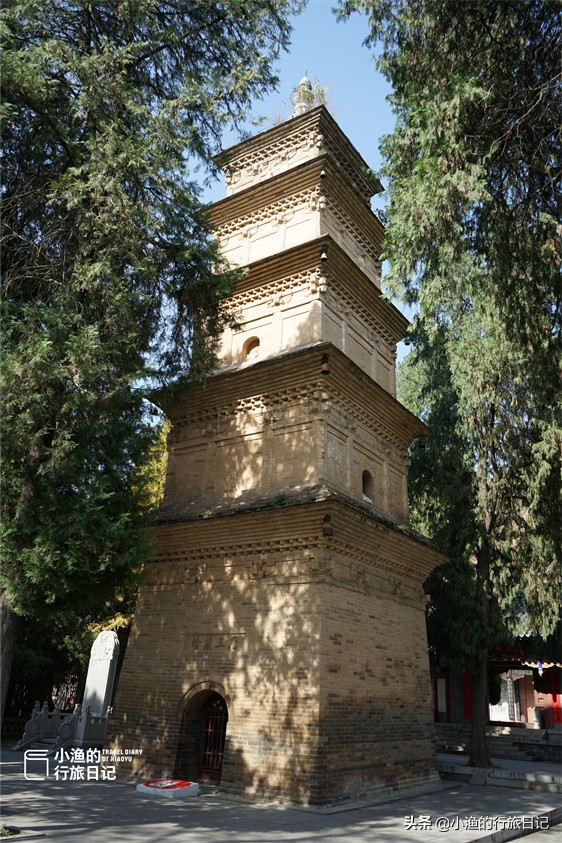 兴教寺塔又叫玄奘塔,是玄奘法师的灵骨舍利塔.