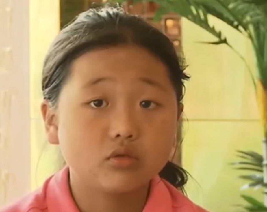 她因《变形计》染上公主病，回村后变了个人，富人游戏穷人玩不起