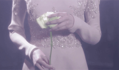 为了秀资源而穿高定？热巴穿高定卖货，关晓彤AB穿错场合失了得体