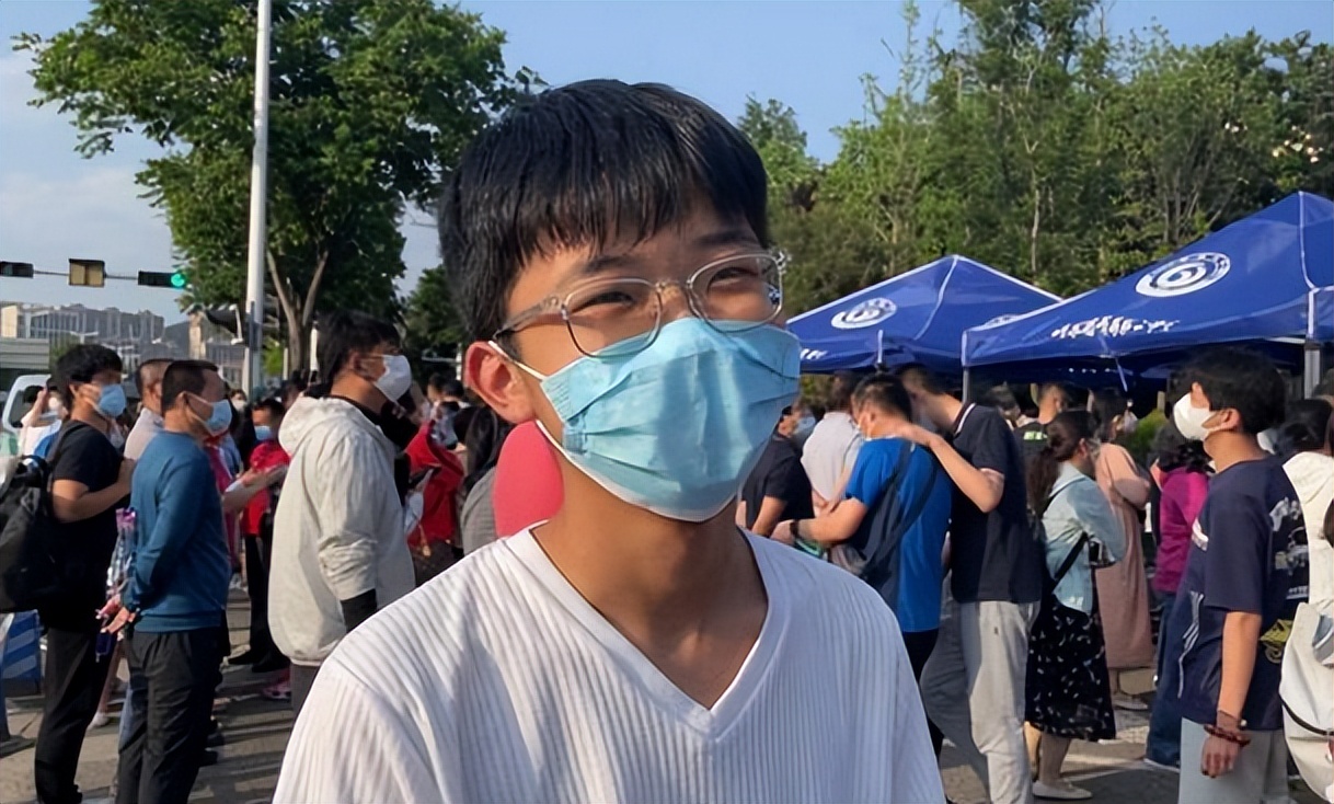 2022高考数学因难度太大上热搜，学生无奈吐槽：“走不出大山了