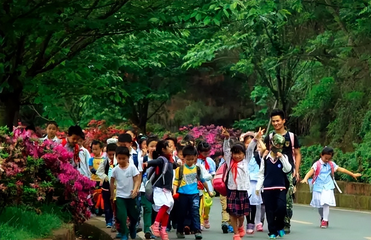 学生迎来好消息，大中小学生有望增设“春秋假”，部分学校已实施