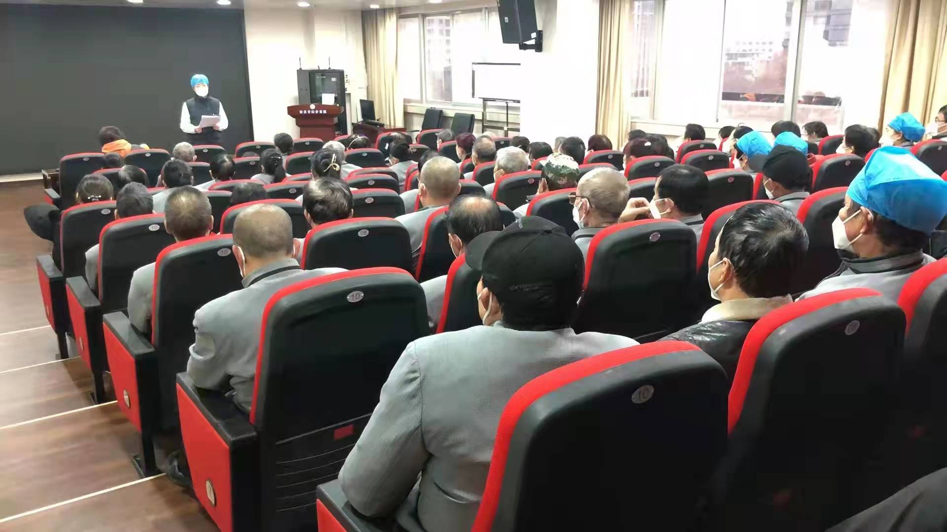 西安市红会医院控感办对疫情防控相关知识进行再培训