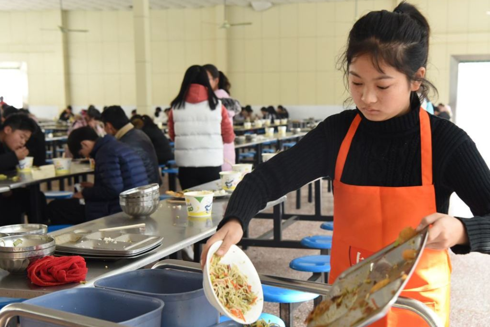 各地大学生月均生活费标准出炉，北京遥遥领先，川浙读书成本不低