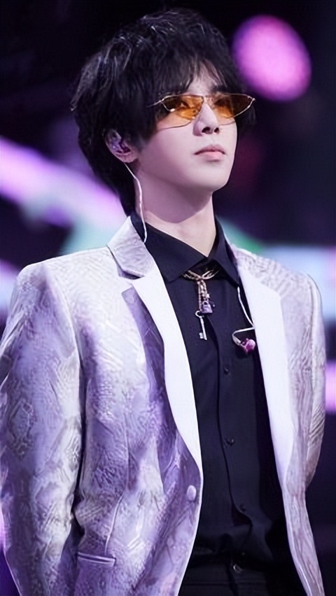 男星衣品—华晨宇（四）