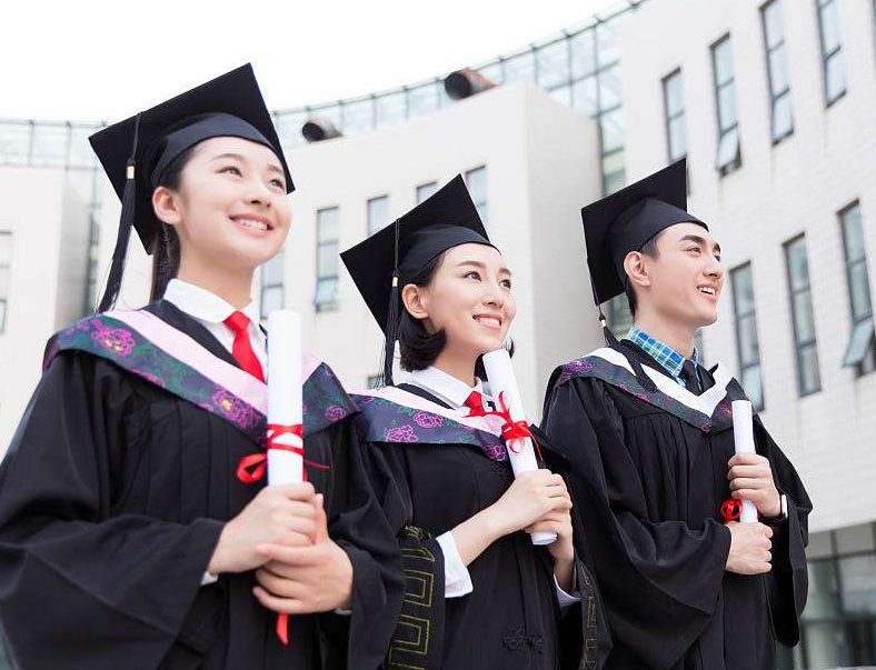 研究生晒出“学费清单”所需，农村家长摇头叹息，真是有心无力