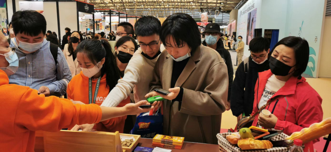 暫停堂食、流水大減，疫情下的中小企業如何自救？